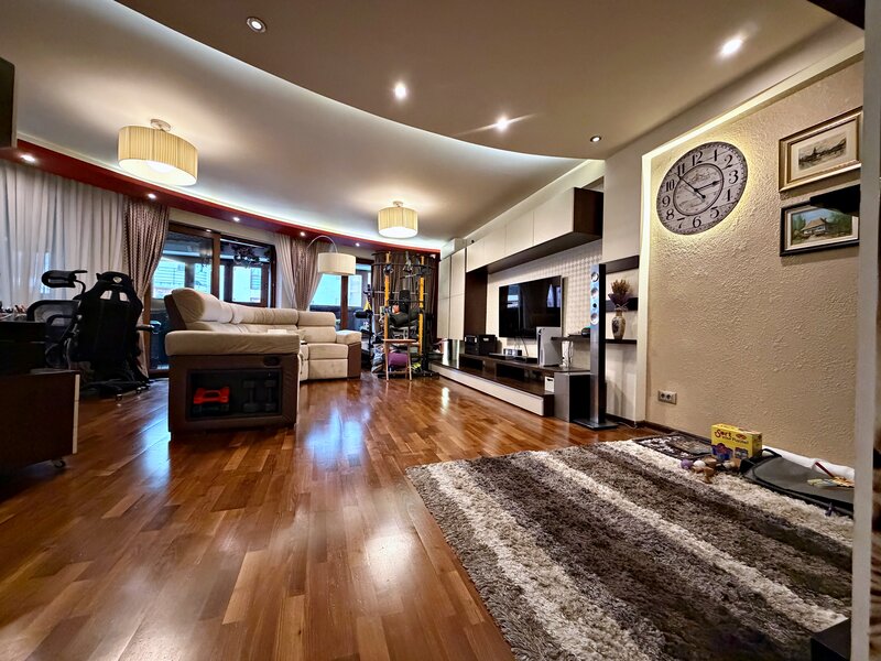 Ghencea, apartament 3 camere, 2 bai, 2 balcoane, 143 mp, lux,