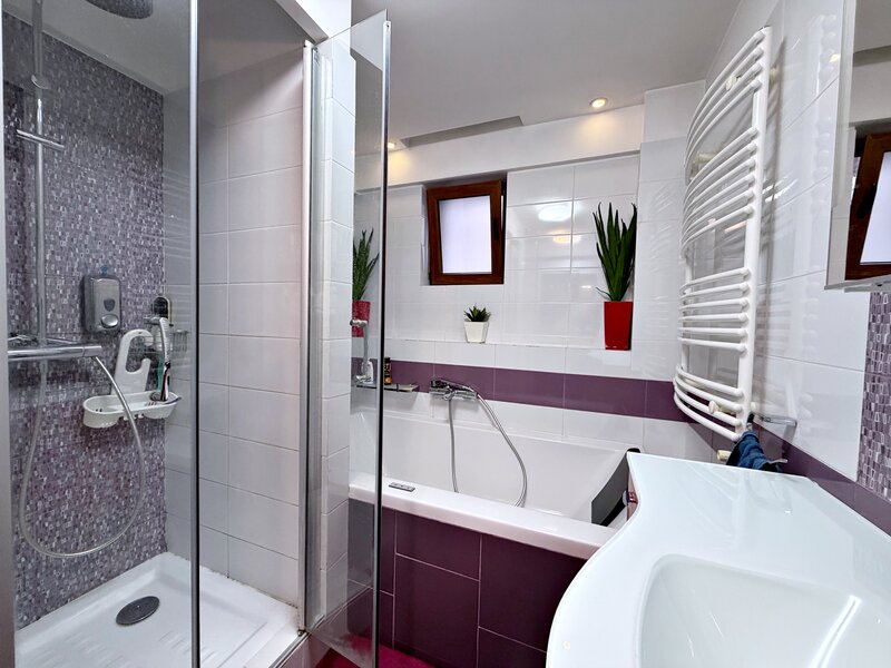 Ghencea, apartament 3 camere, 2 bai, 2 balcoane, 143 mp, lux,