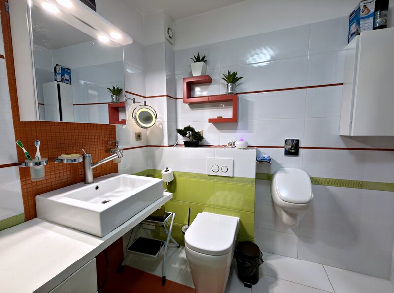 Ghencea, apartament 3 camere, 2 bai, 2 balcoane, 143 mp, lux,